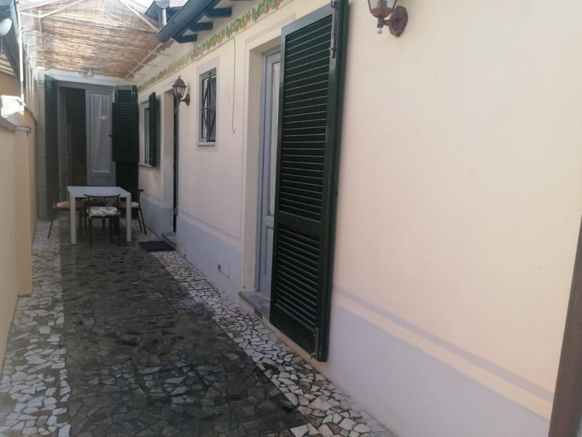La Casina Giramondo Di Ele Viareggio Ngoại thất bức ảnh